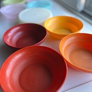 LOT vintage Tupperware cereal bowls (9 bowls) (7 lids) STYLE 155 C